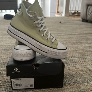 Converse size 6